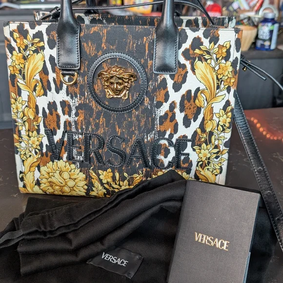 NWT Gianni Versace Black and Gold Leopard Backpack with adjustable straps. Versace Leopard Sunburst Backpack – l main image 4